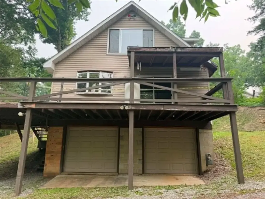 105 Stoughton Beach , Slippery Rock