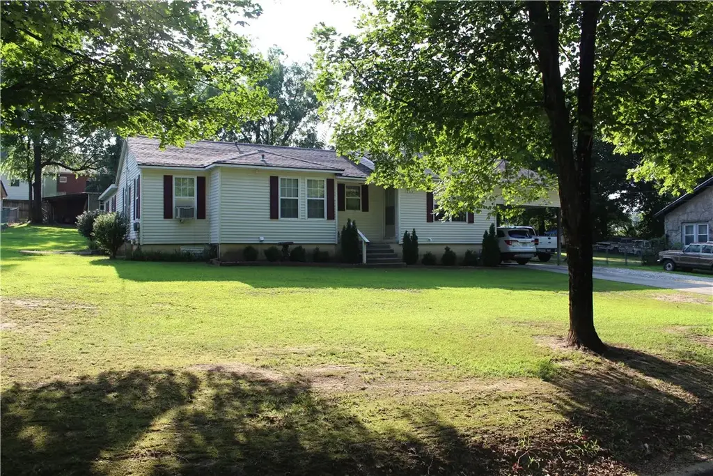 1002 N Robinson, Harrison