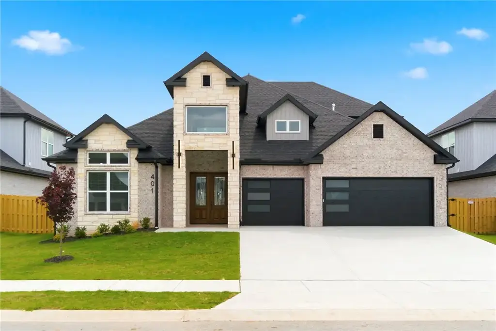 401 Hedge Drive, Centerton