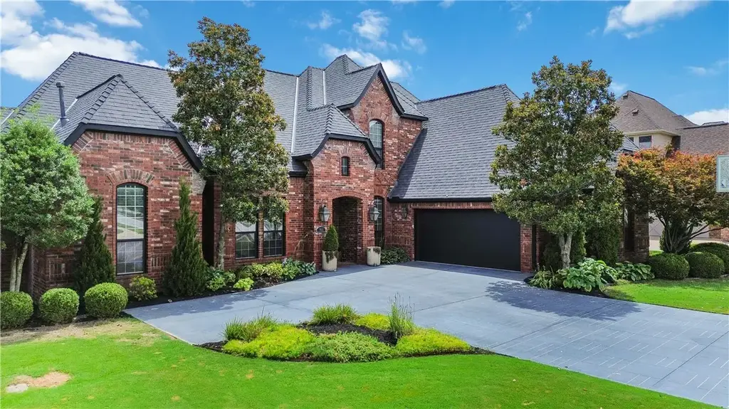 2802 Rainier Road, Rogers