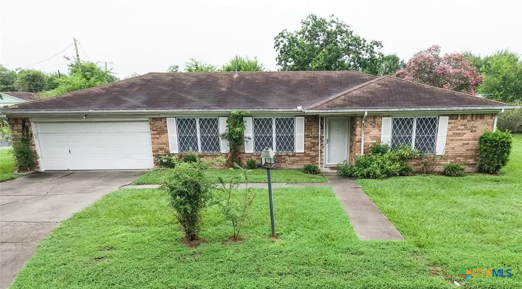 2411 Ozark Street, Victoria