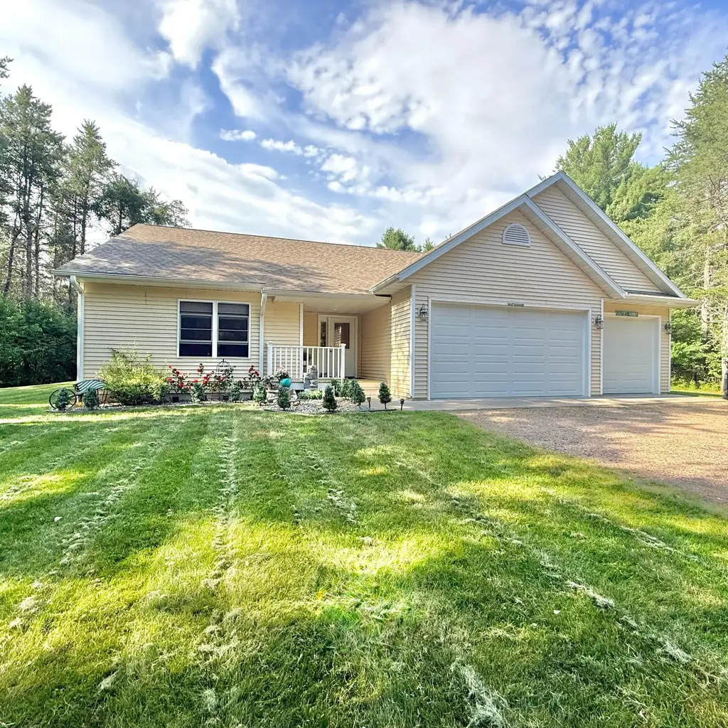 7402 Forest Dr, Minocqua