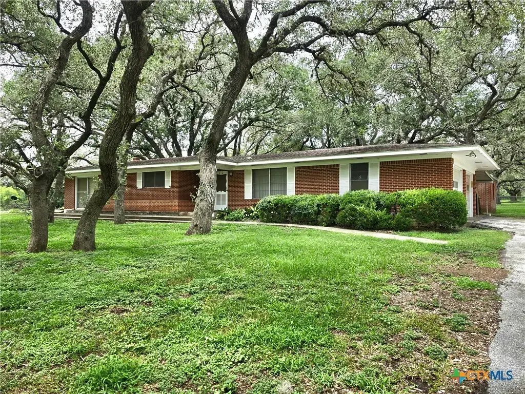 518 N San Patricio Street, Goliad