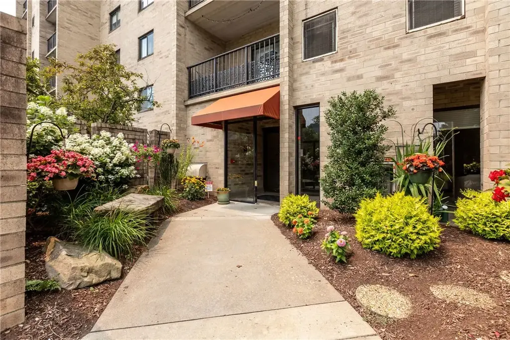 1400 Smokey Wood Drive 406, Swissvale