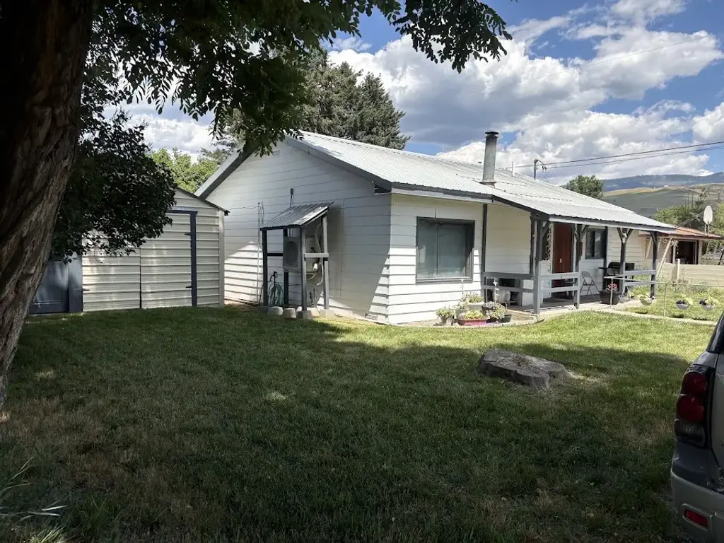 804 S 1st Avenue, Plains