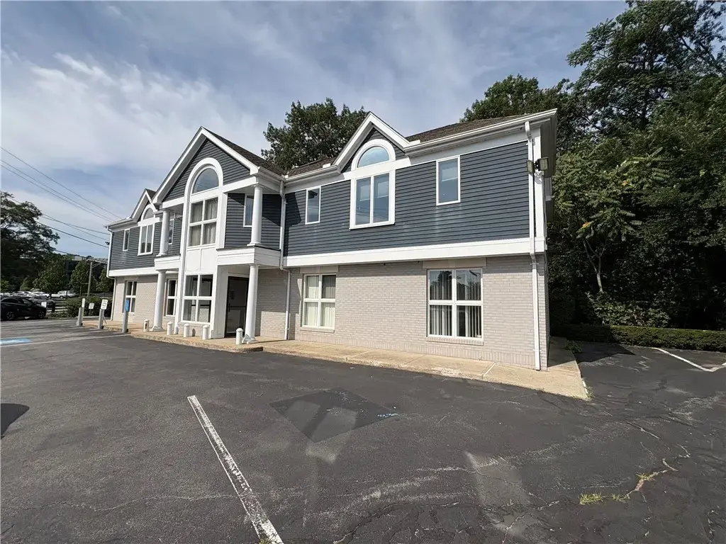 1119 Reservoir Ave # B, Cranston