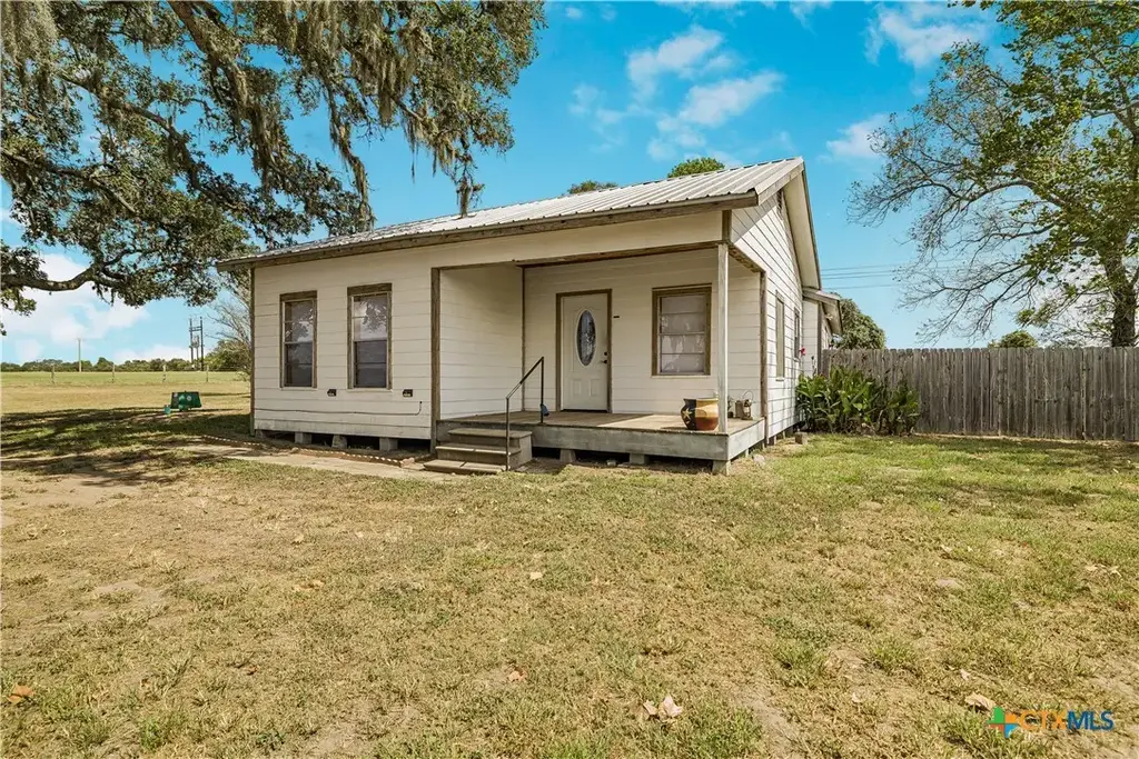 4526 E State Highway 111, Yoakum