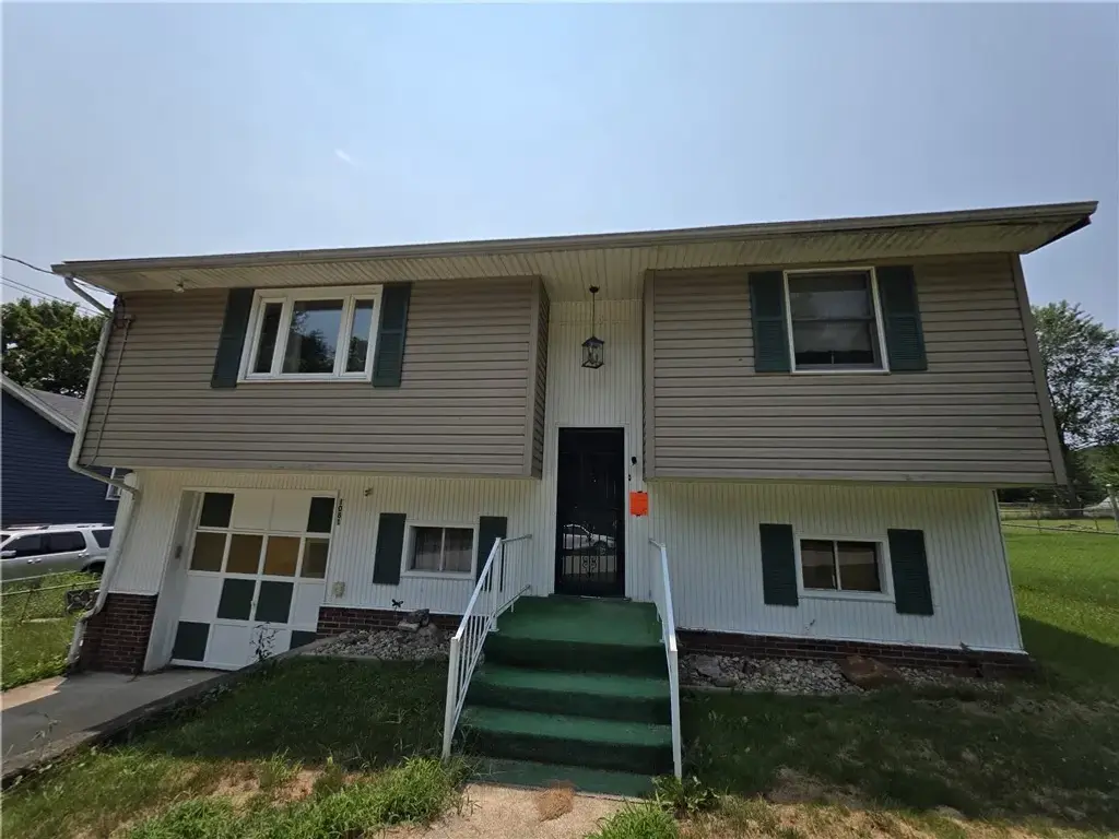 1081 Main Street , Redstone