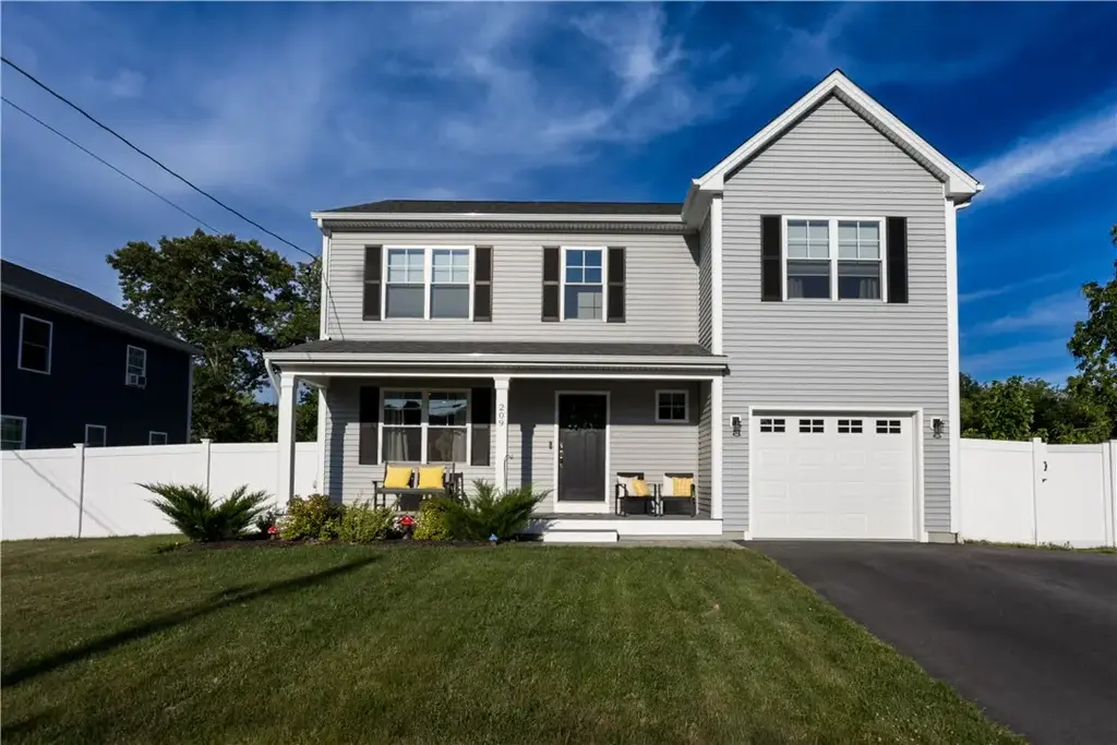209 Curran Rd, Cumberland