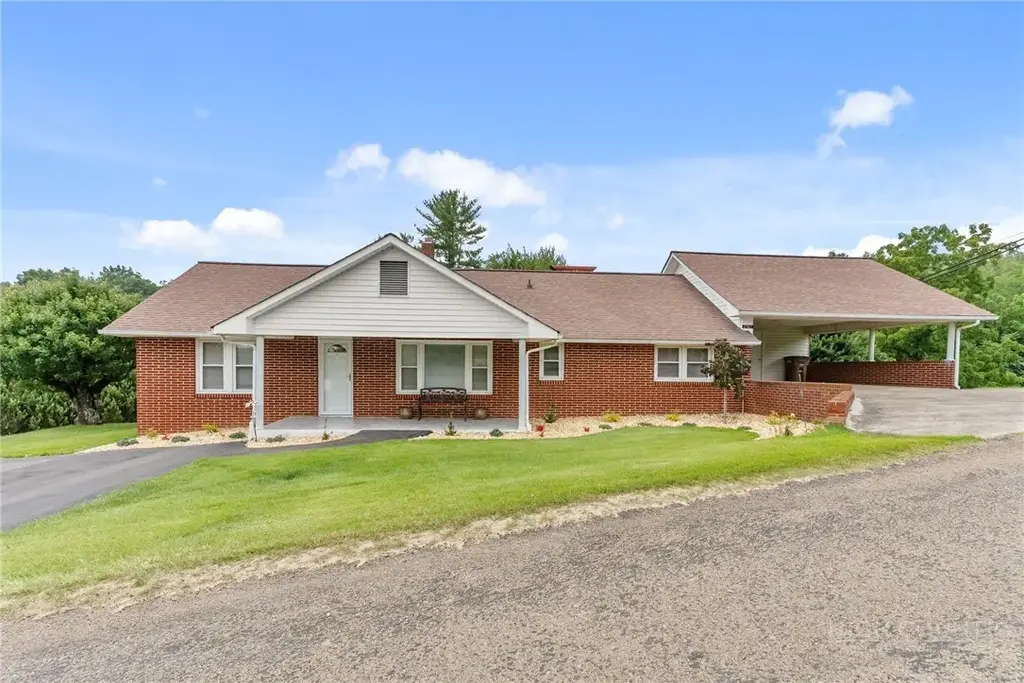 290 Riverview Drive, Sparta