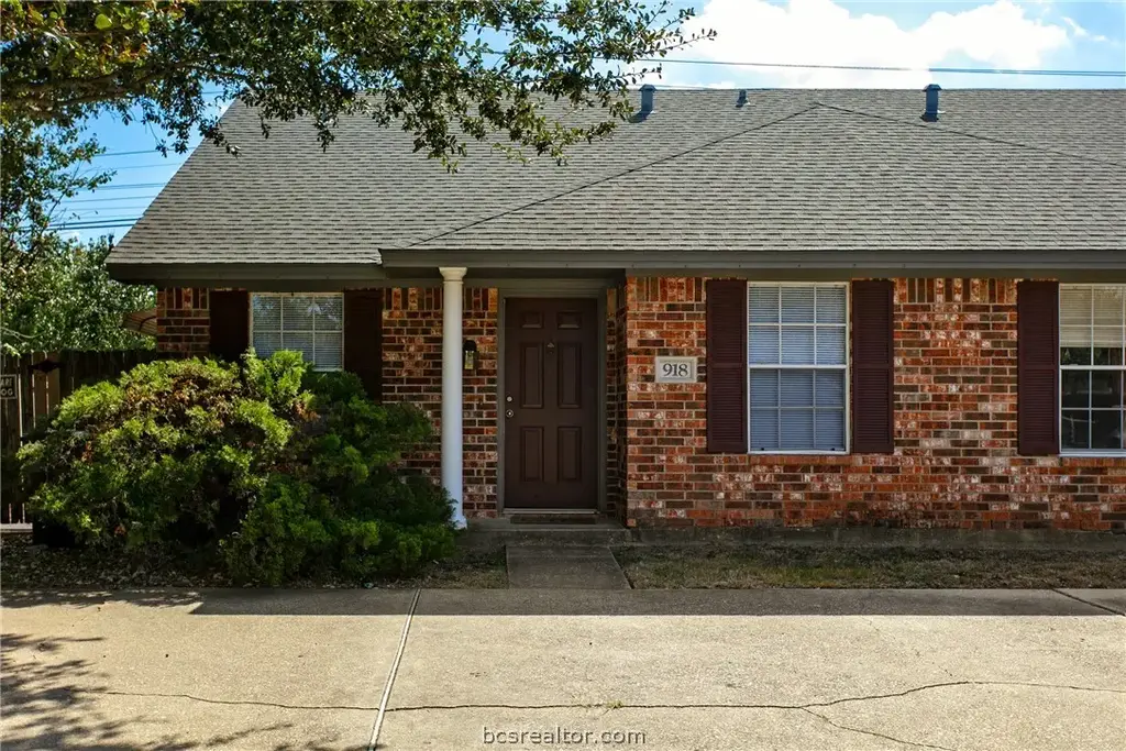 3624-3626 Hollyhock Street, College Station