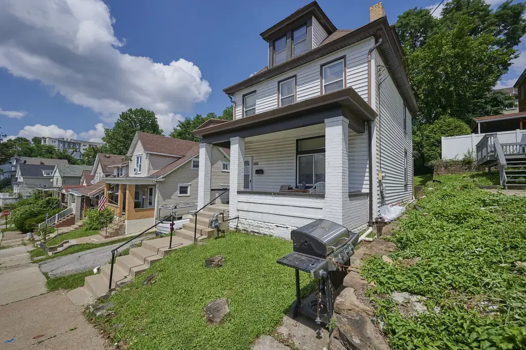 3033 Bremen Avenue, Brentwood