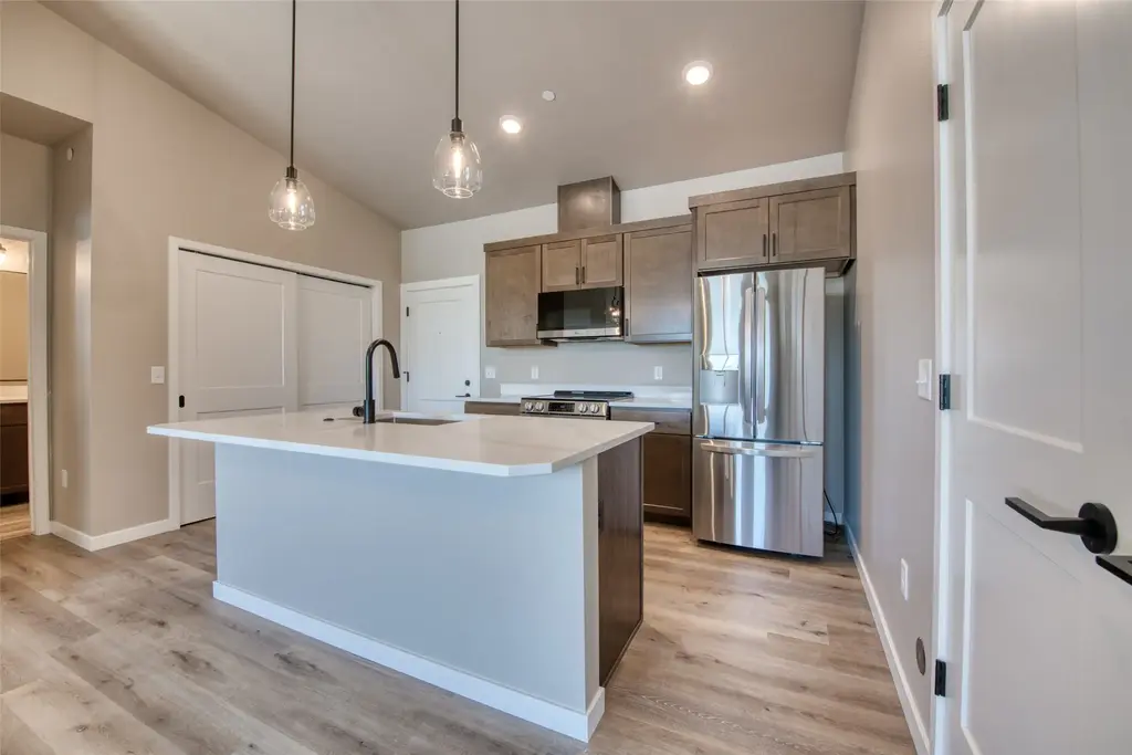 159 Canyon Falls Way 304, Hamilton