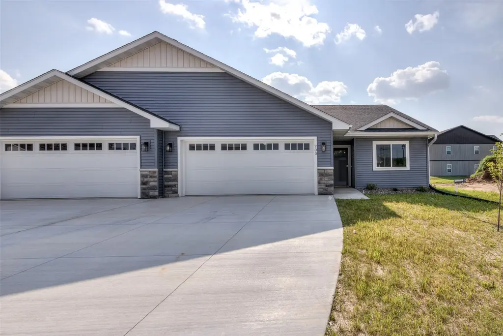 700 Sequoia Drive, Altoona