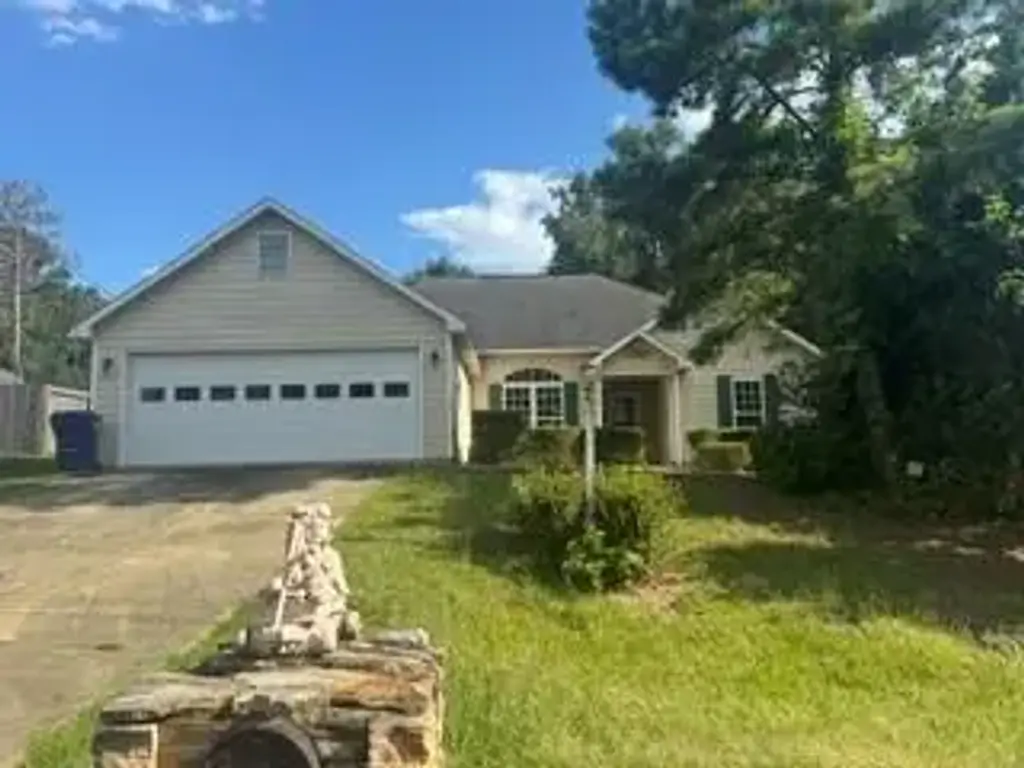 46 Lee Road 2035, Phenix City
