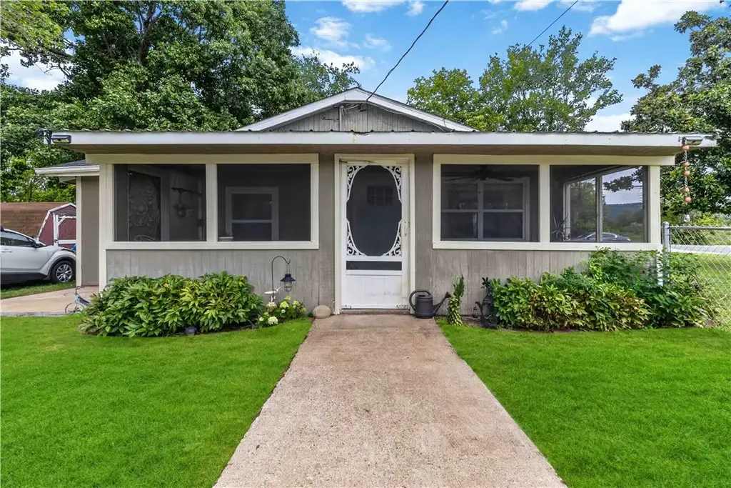 24 Wolfdale Road, Farmington