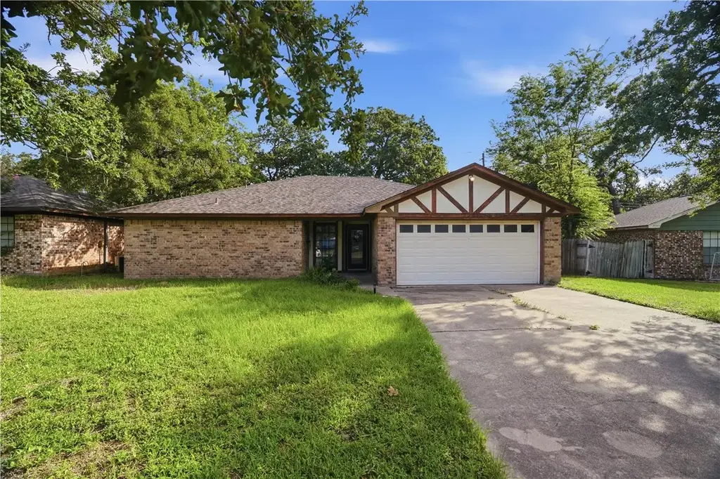 2907 Forestwood Drive, Bryan