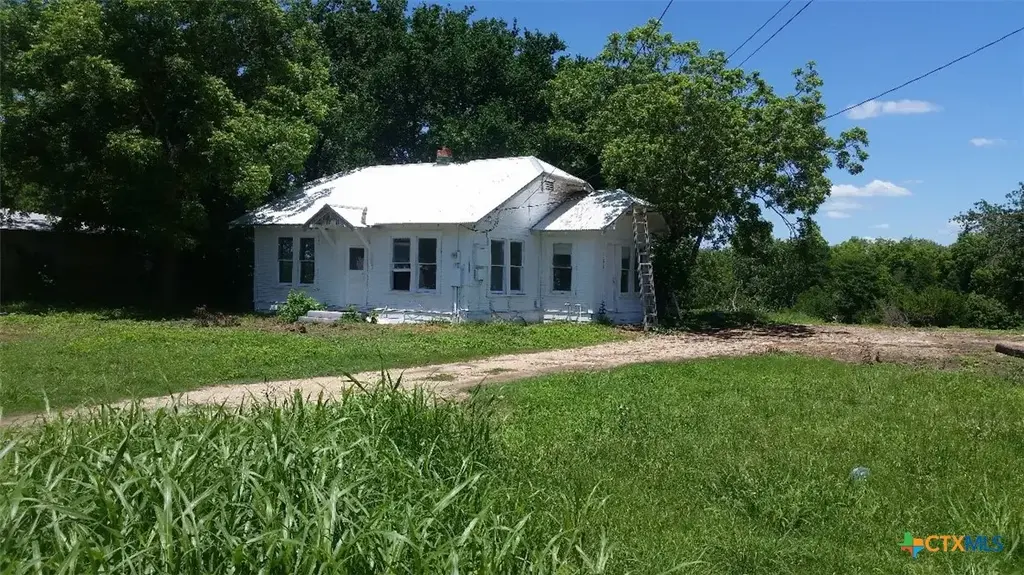 8823 Fm 725, McQueeney