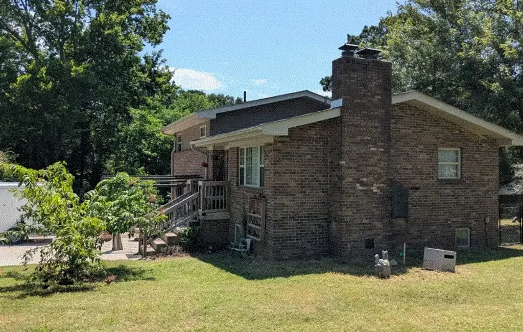 305 Quarry Road, Russellville