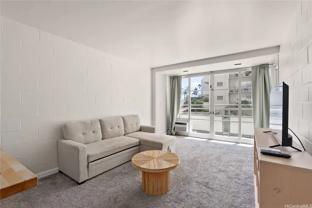 445 Kaiolu Street # 212, Honolulu