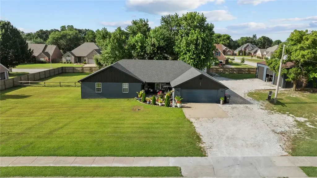1537 Wagon Wheel Road, Springdale