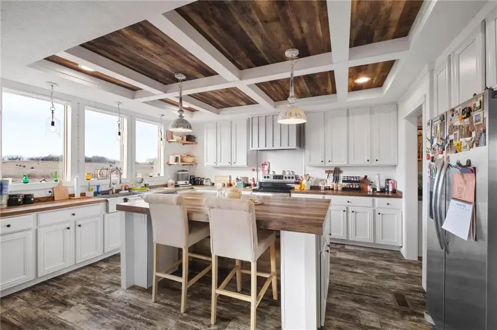 22083 Leonard Ranch Road, Gravette