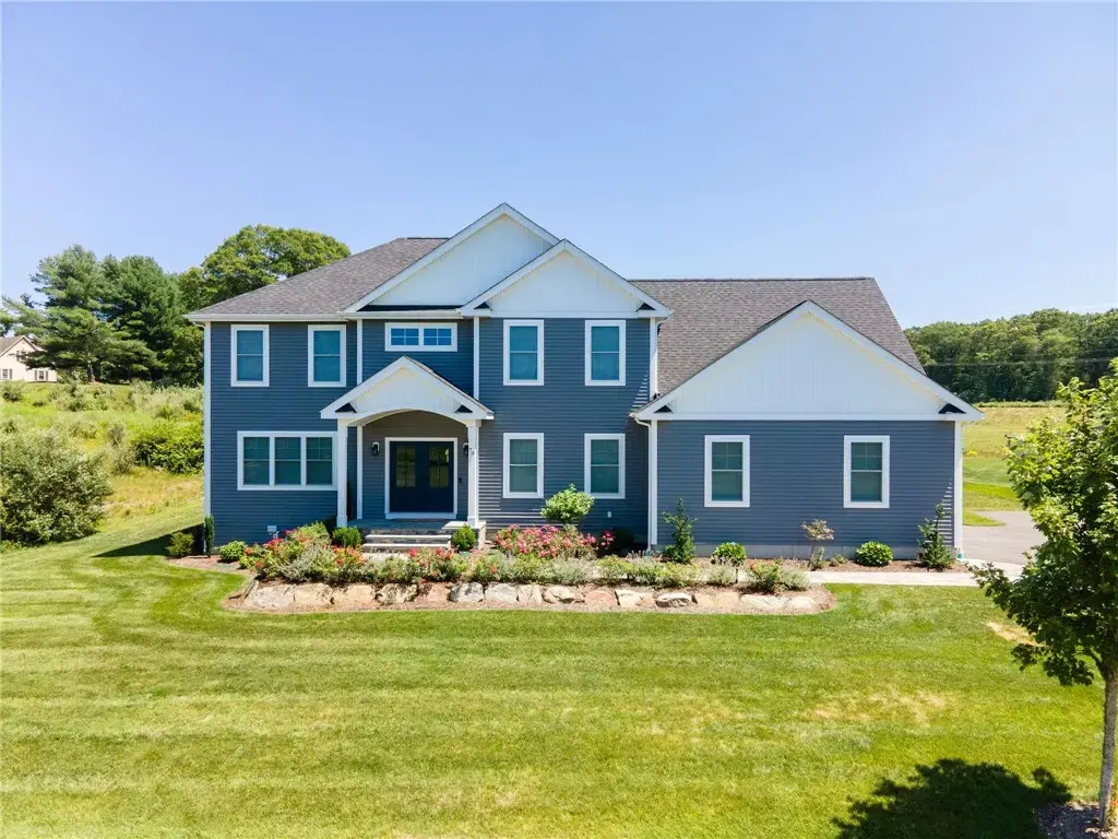 79 Explorer Dr, North Kingstown