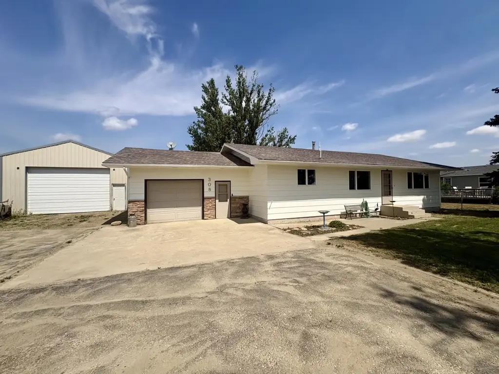 308 2nd Street E, Joplin