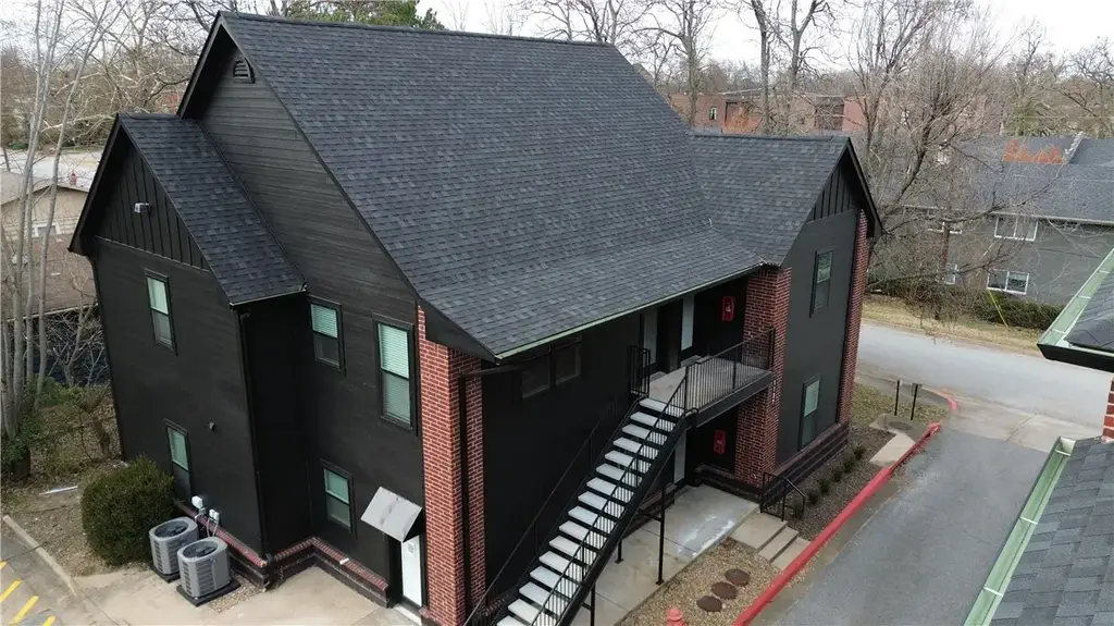 1137 N Leverett Avenue 101, Fayetteville