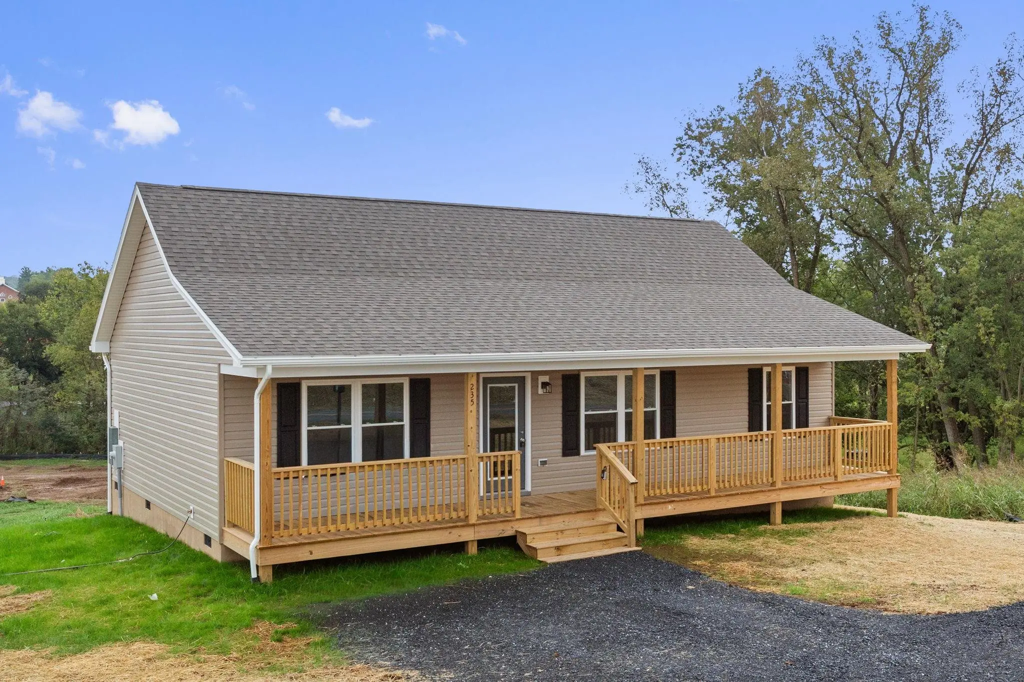 235 Holly Hill St, Broadway