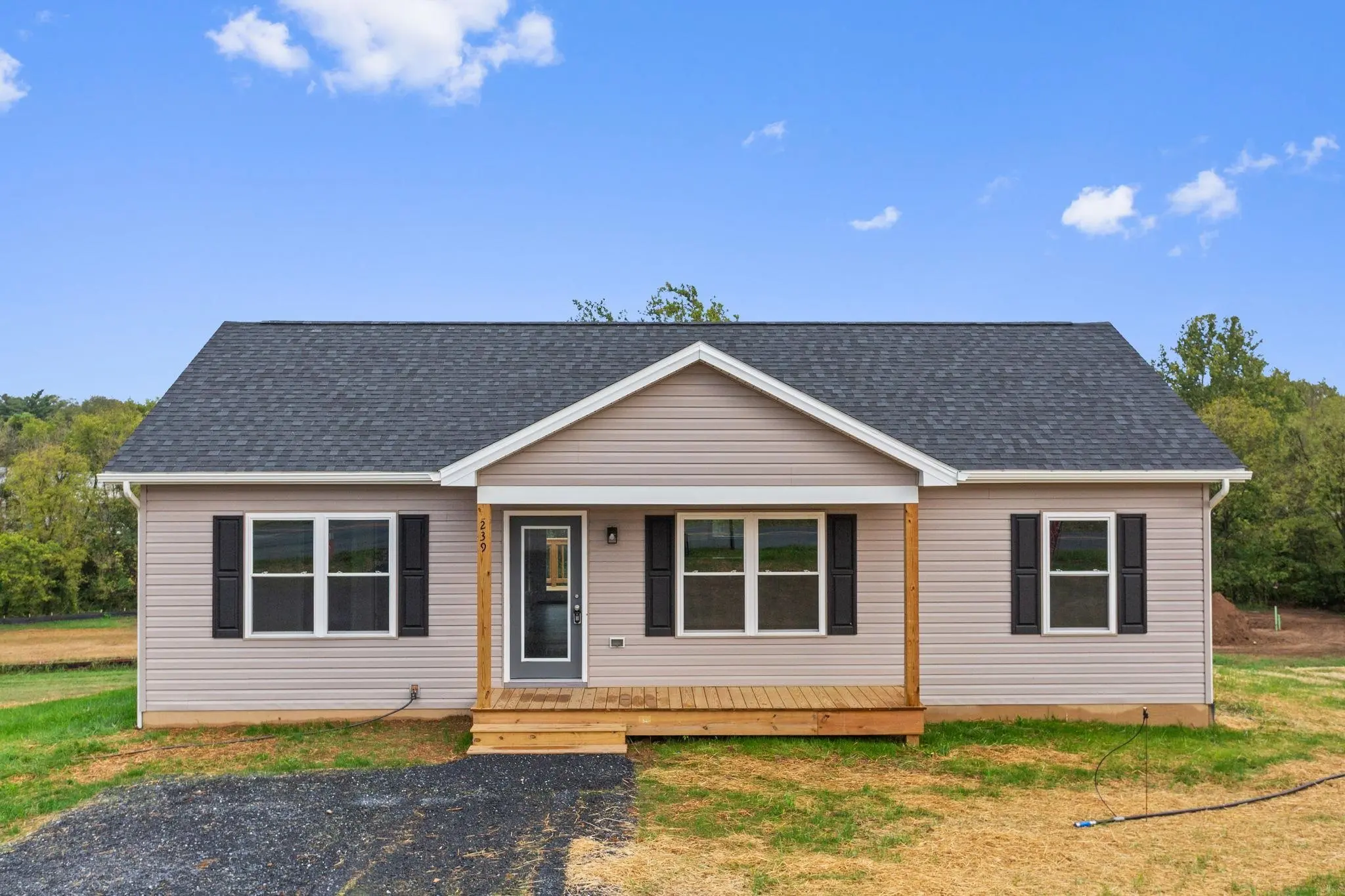 239 Holly Hill St, Broadway