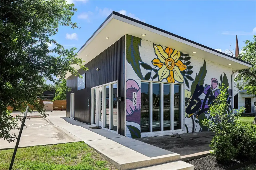 103 W 32nd Street, Bryan