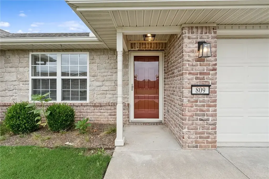 809 N 20th Street, Rogers