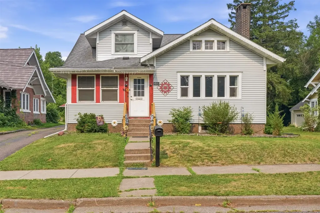 416 W 4th Street N, Ladysmith