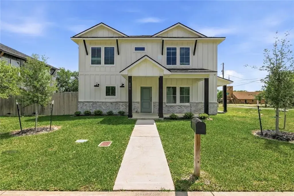 606 Banks Street, College Station