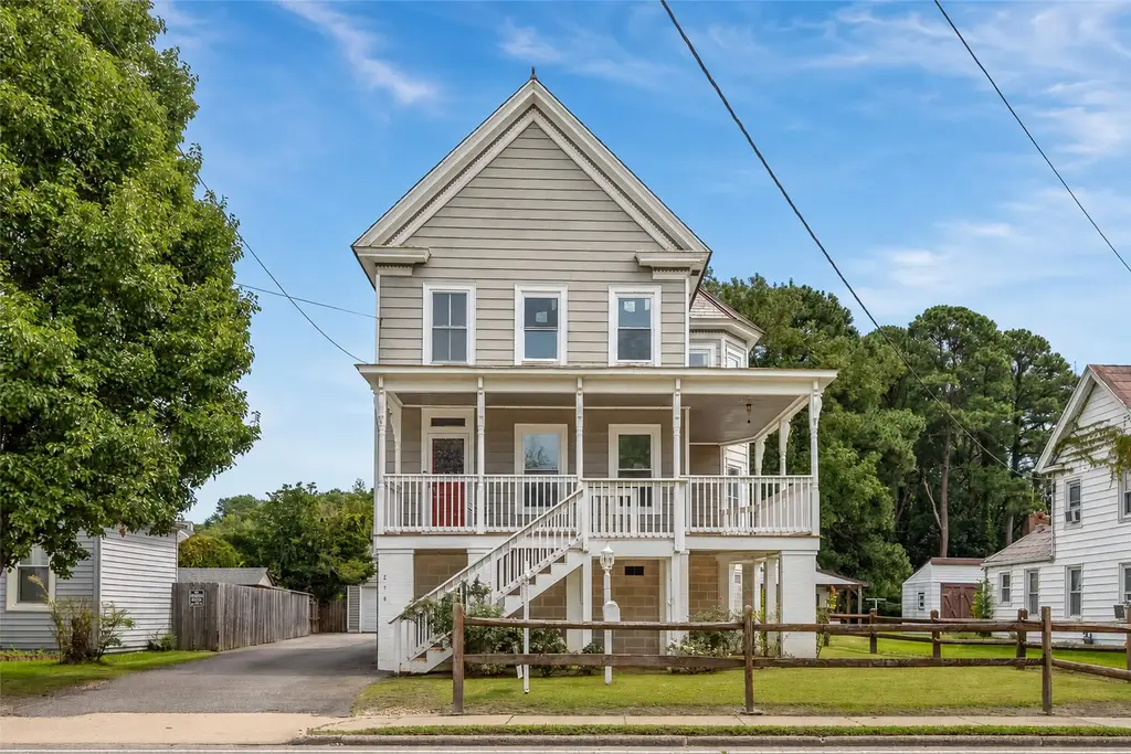 216 Beach Road, Hampton
