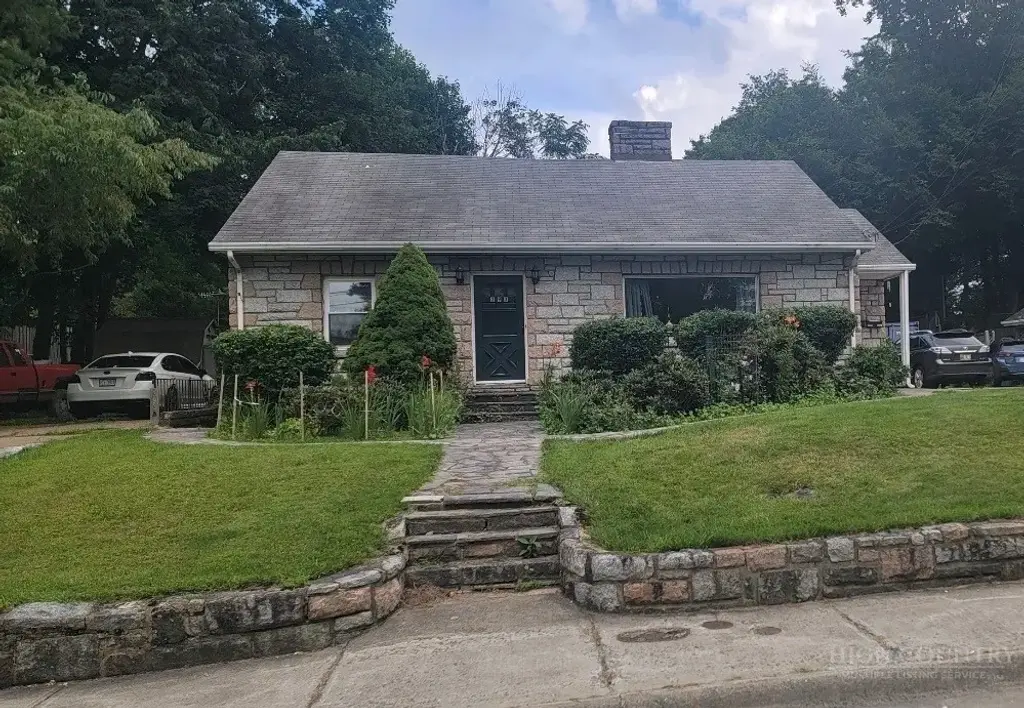 393 Oak Street, Boone
