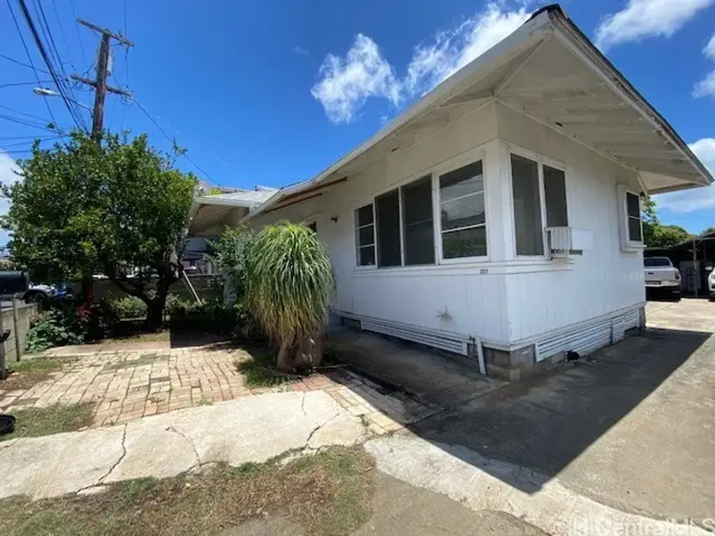 327 Puuhue Place, Honolulu