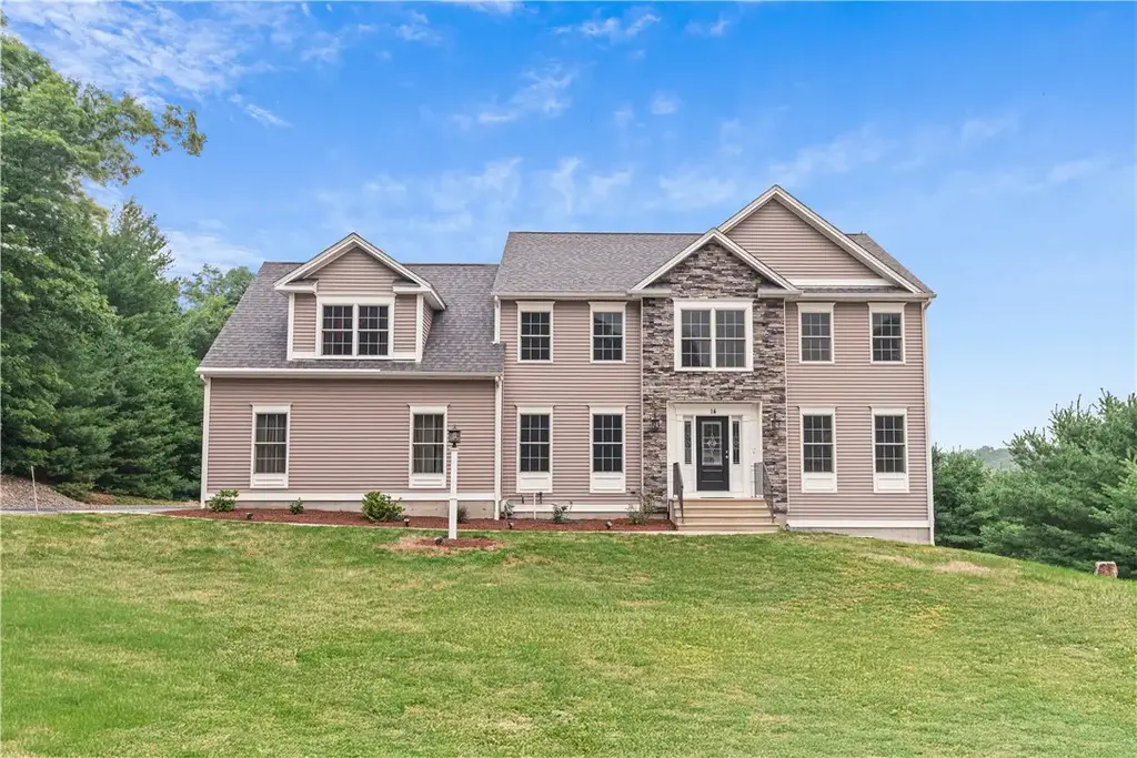 14 Longbrook Dr, Cumberland