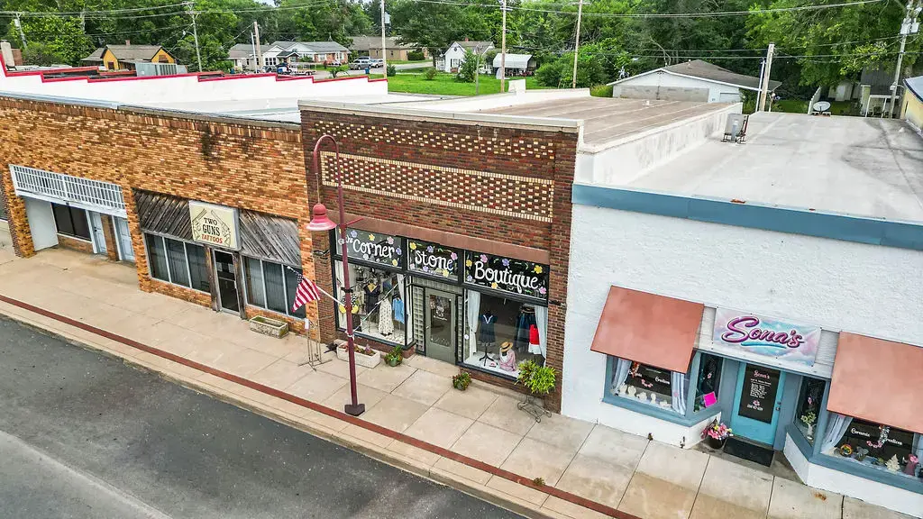 232 E Main Street, Gentry