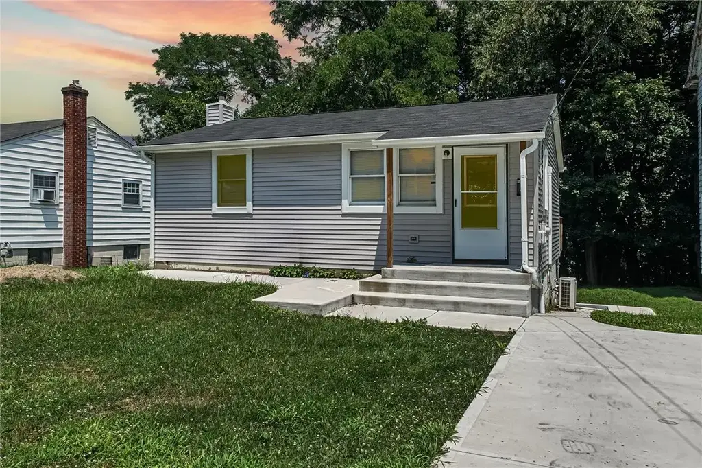 1227 Mccabe Avenue , Coraopolis