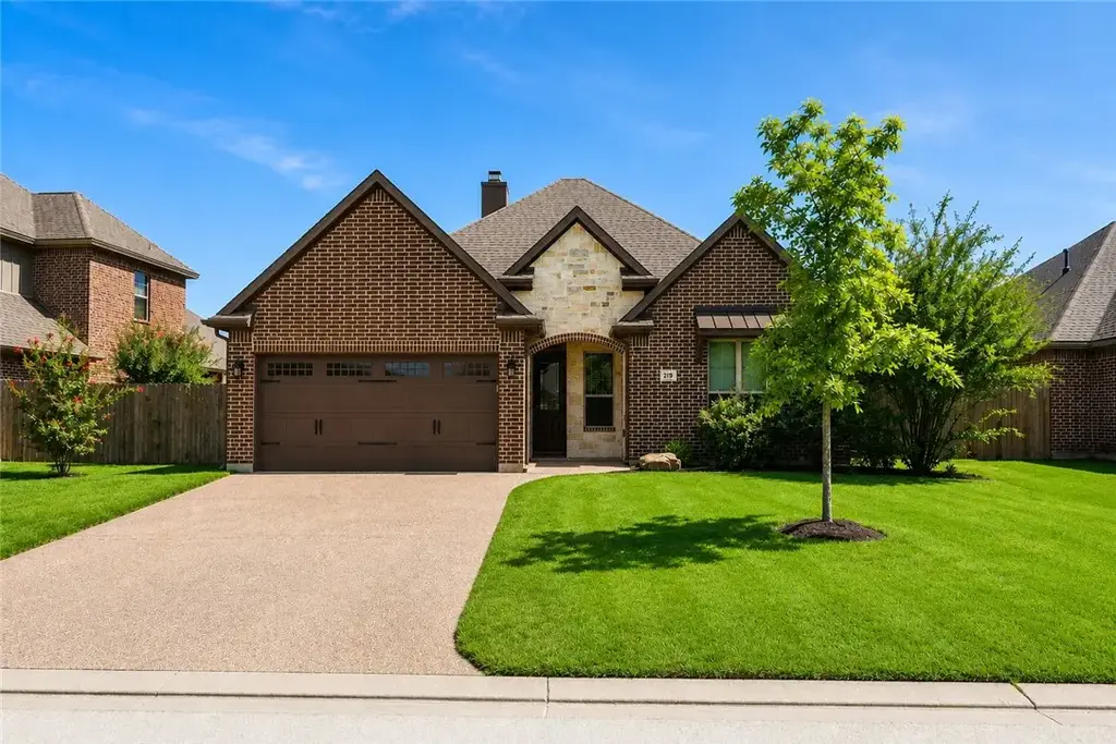 2129 Chestnut Oak Circle, College Station