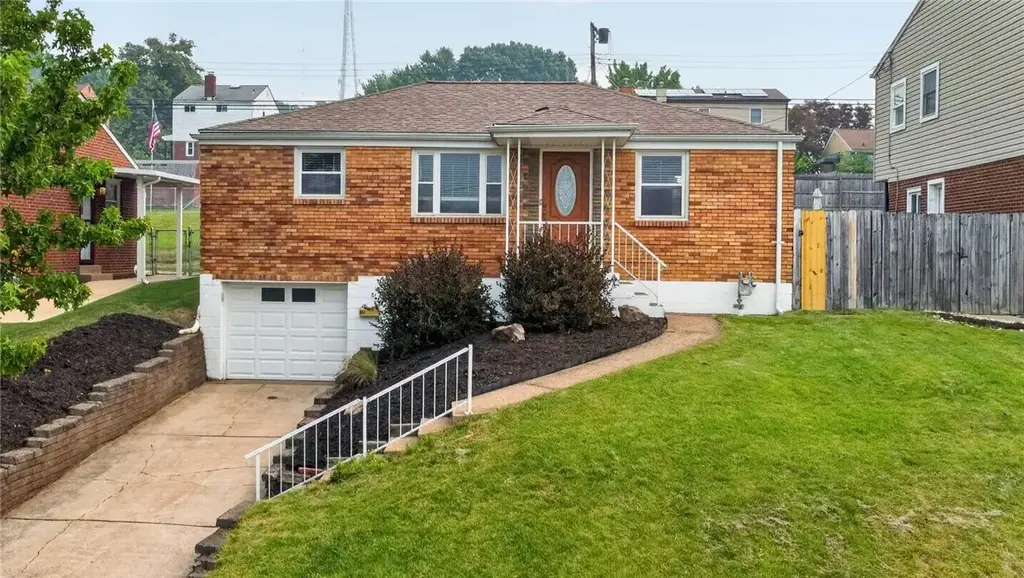 947 Kirsopp Avenue , Banksville/Westwood