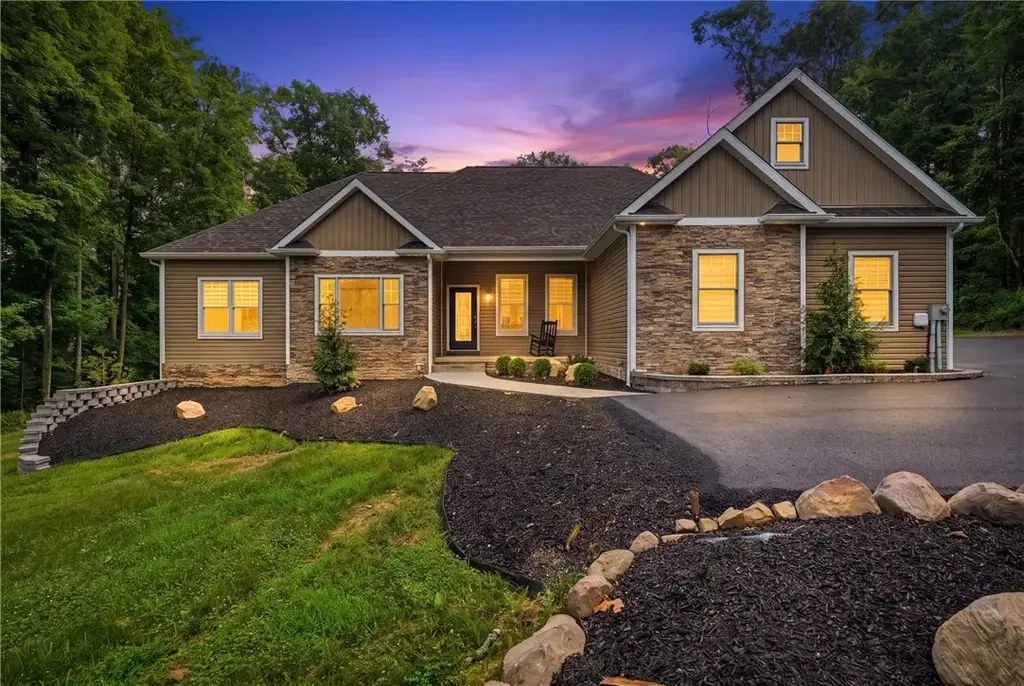 246 Tanglewood Drive , Neshannock