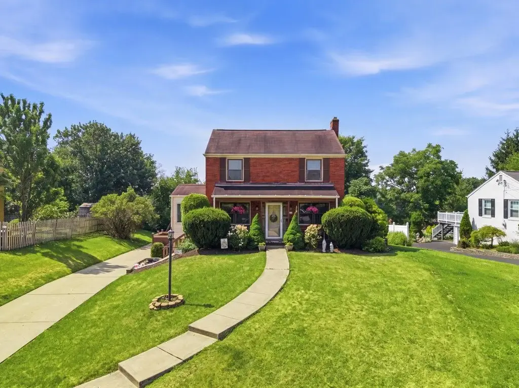 700 Lochinvar Drive, McCandless