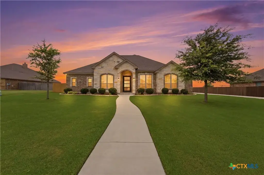 500 Oak Drive, Troy