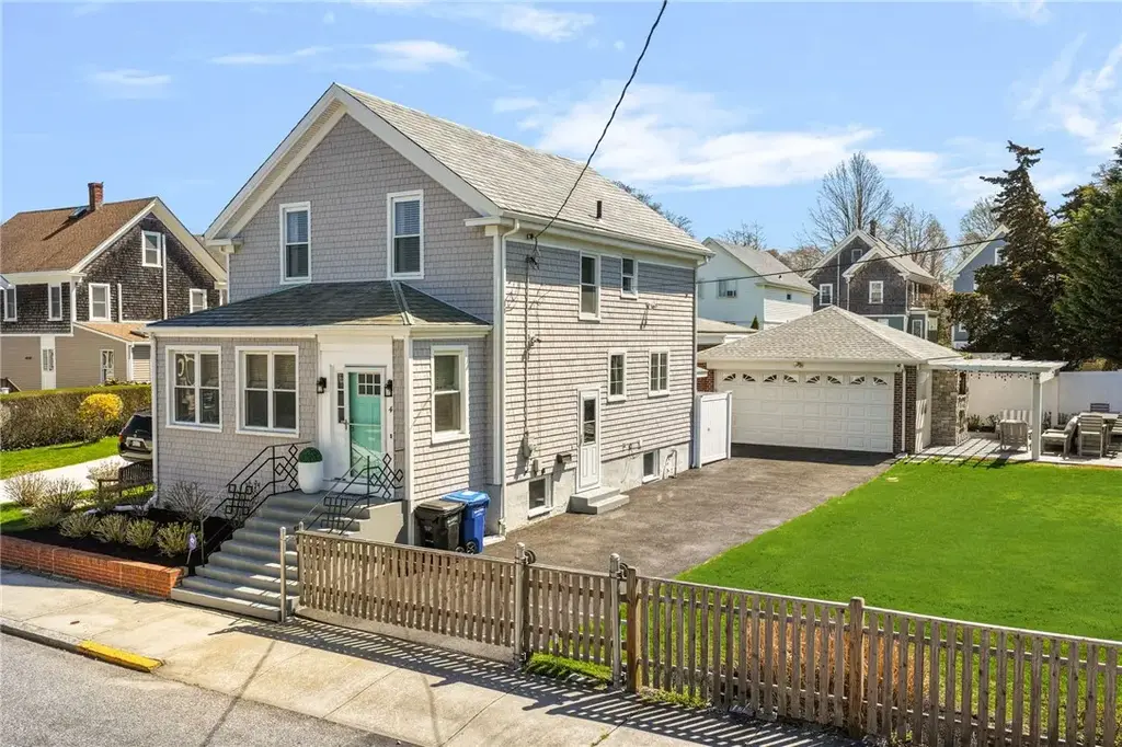 4 Vaughn Ave, Newport