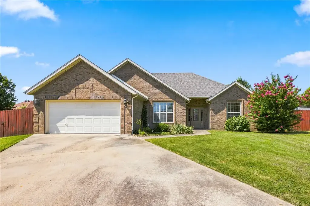 1101 Shiraz Drive, Centerton