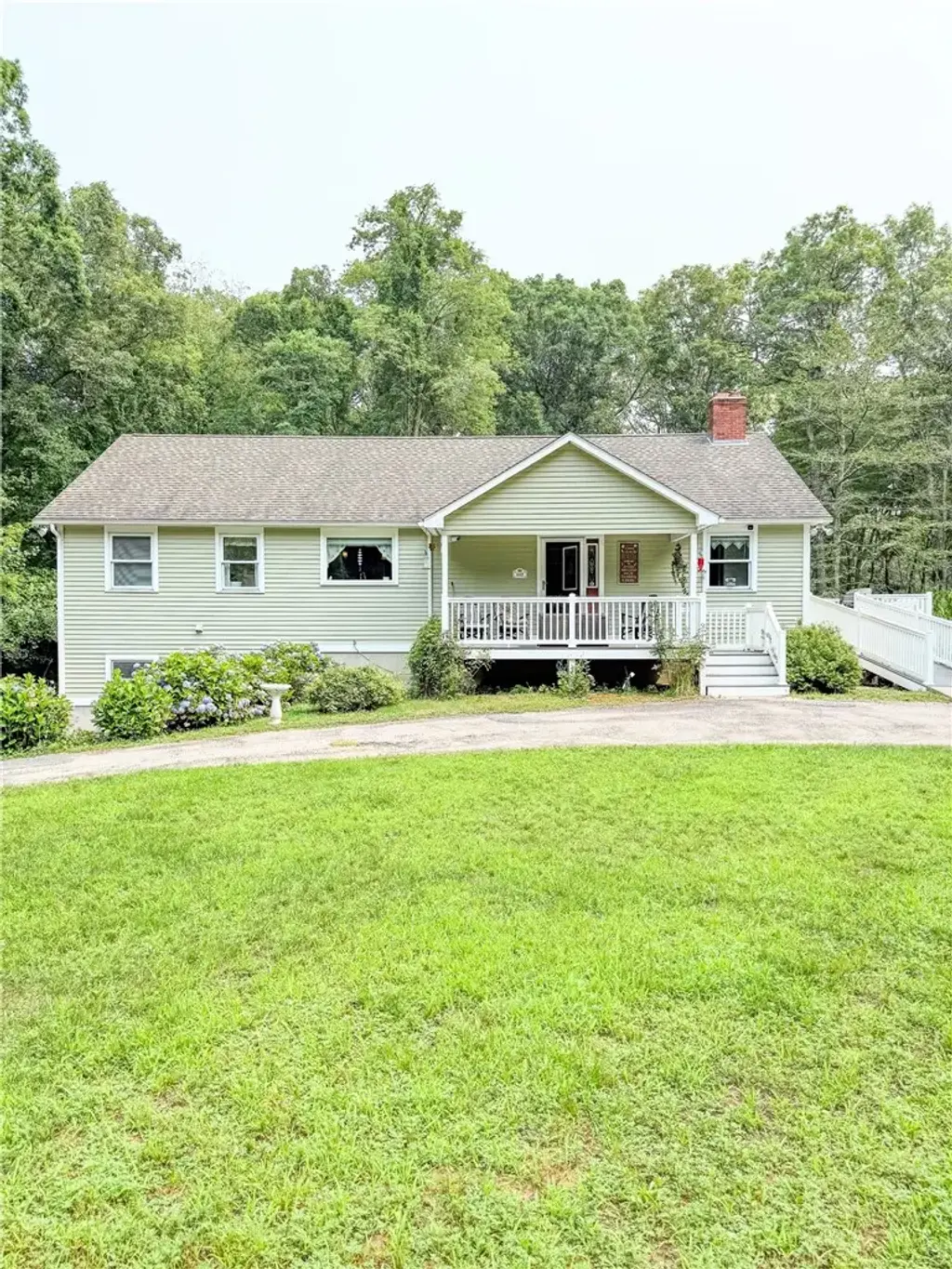 552 Main St, Hopkinton