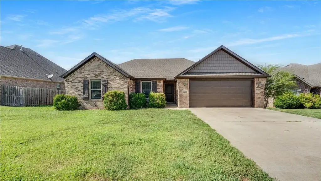 1410 Abbey Lane, Centerton